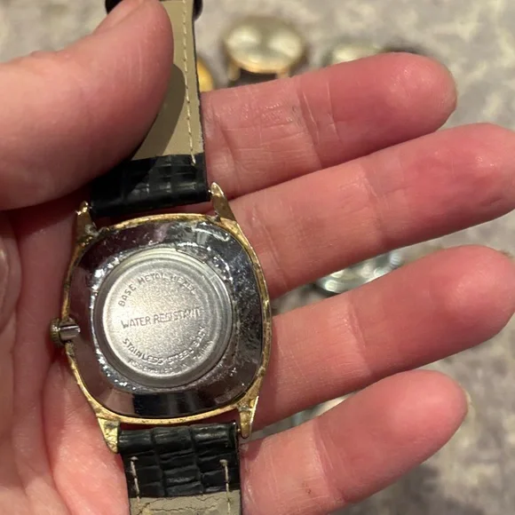 Timex Men's Watch with Gold Dial and Black Strap vintage windup square - Picture 6 of 6